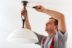 Local Electrician Explains Why House Lighting Often Flickers 