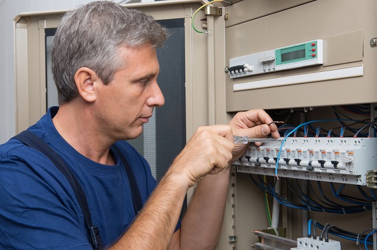 When To Call An Electrician For Circuit Breaker Replacement